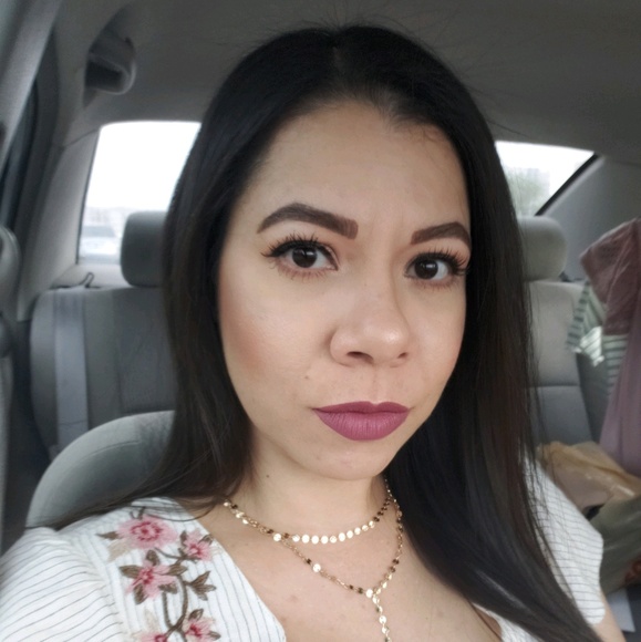 Meet your Posher, Jenniffer - Picture 1 of 1